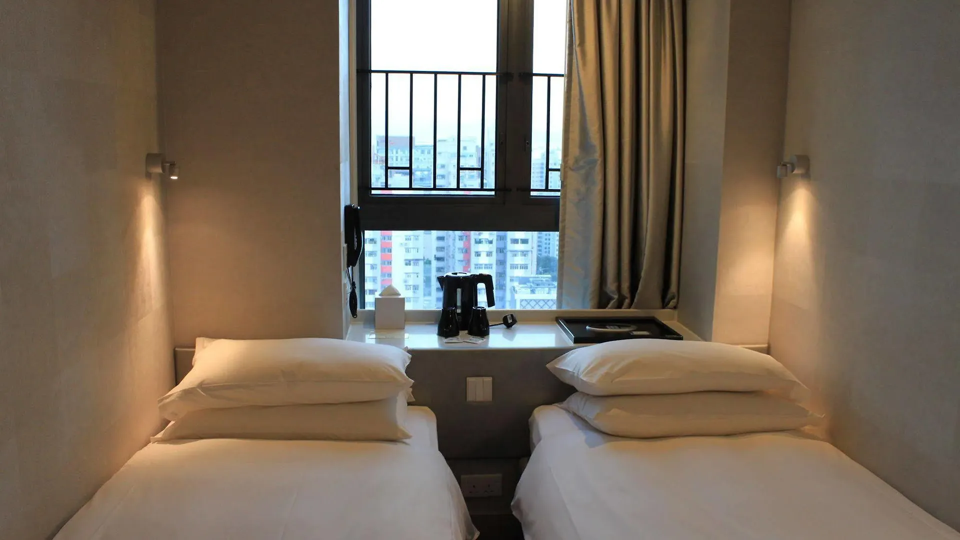 Hotel Ease Mong Kok Hong Kong 4*,  China